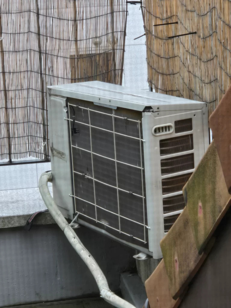 실외기 말벌집