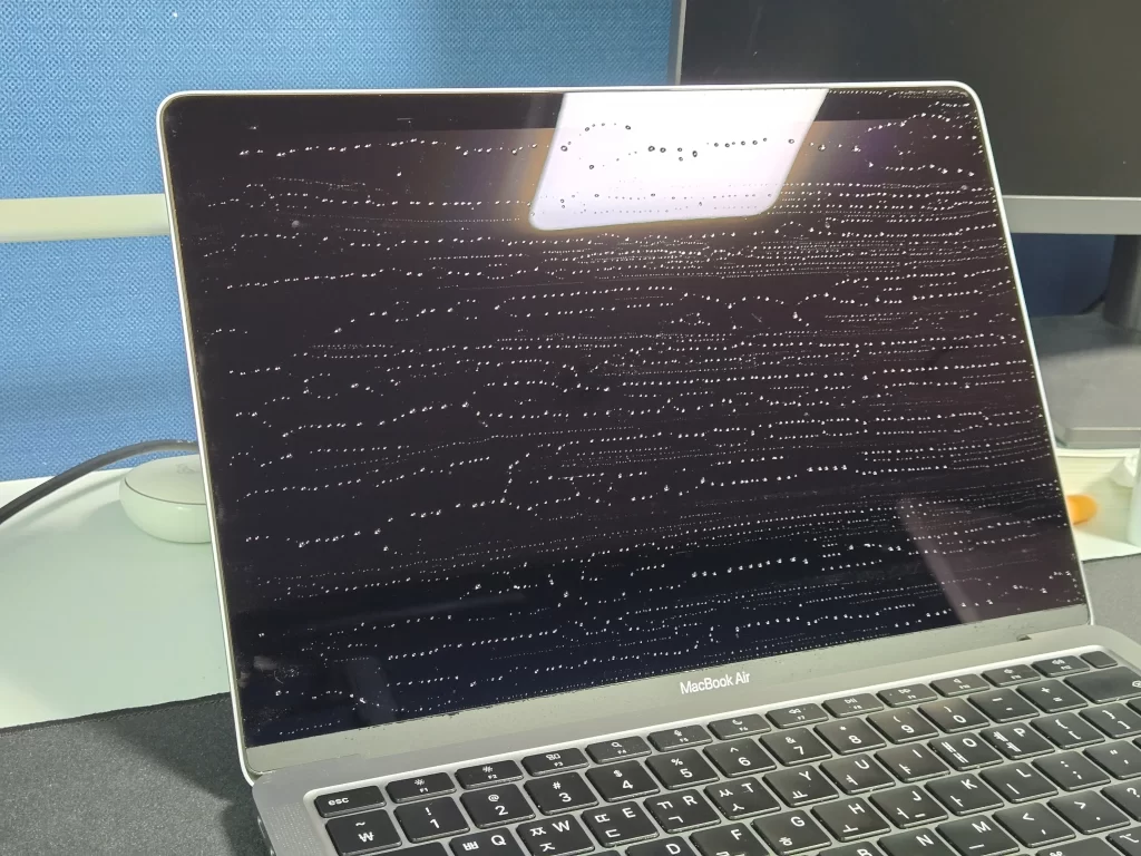 노트북 모니터 닦기3