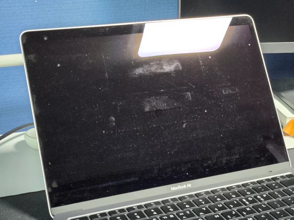 노트북 모니터 닦기4