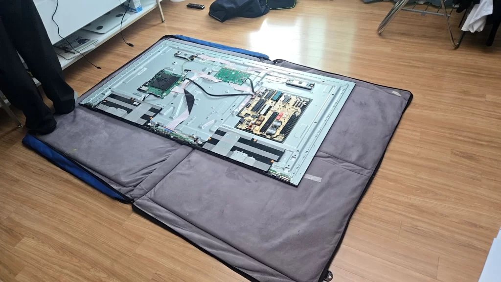 삼성 65인치 QLED TV 패널 교체 수리3